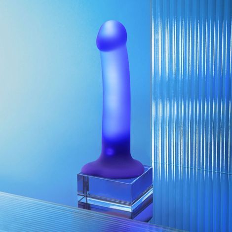 Основне фото Фалоімітатор, що світиться в темпряві, Strap-On-Me Glow-LED Dildo M синій 18 см
